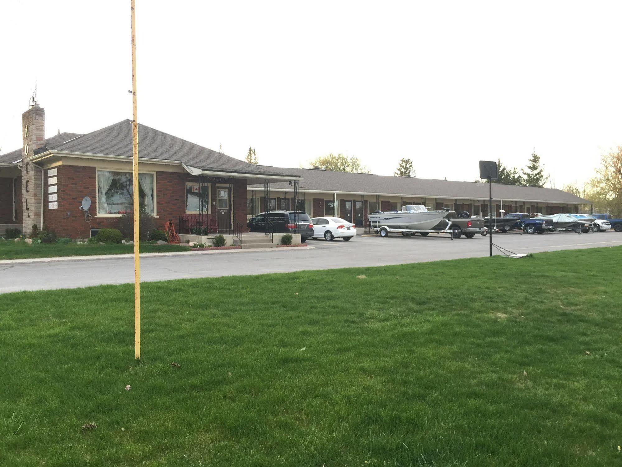 Park Place Motel & Suites Tweed Exterior photo